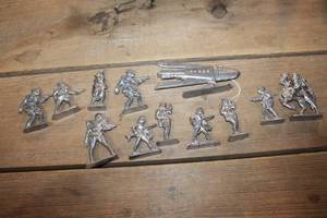 lot 3720 image: Vintage 1950s Lead Pewter Spaceship & Spacemen