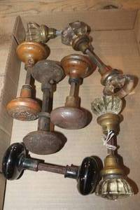 lot 3733 image: Antique Glass & Metal Door Knobs