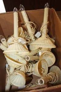 lot 3736 image: Box of Vintage Candle Lights untested