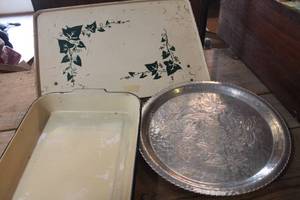 lot 3743 image: Vintage Metal Serving Trays and More