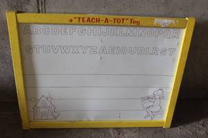 lot 3782 image: Vintage Childs Metal White Board