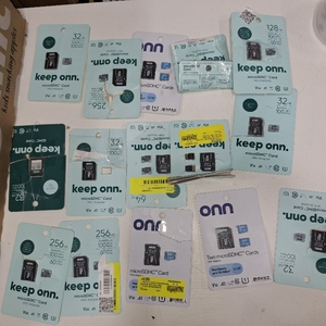 lot 40331 image: Lot of 15 SDHC CARDS