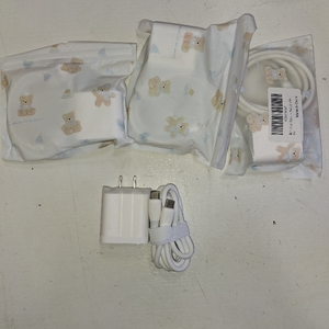 lot 40483 image: 4 C TO C CHARGERS WITH BOXES