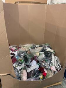 lot 48078 image: Pallet of Small Miscellaneous Amazon Items