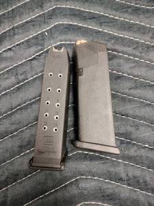 lot 13993 image: Glock .40 S&W pistol magazines
