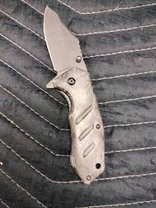lot 60986 image: camouflage-patterned folding pocket knife