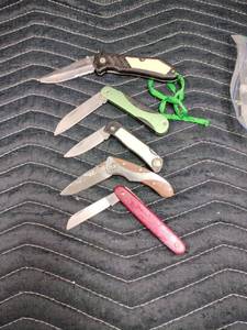 lot 60989 image: Lot of Miscellaneous Pocket Knives