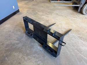 lot 9063 image: Unused JCT Skid Steer Bale Spear