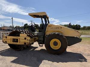 lot 9000B image: Bomag BW 211 PD-40 Padfoot Sheepsfoot Single Drum Roller