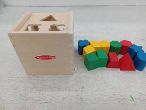 lot 19919 image: Melissa & Doug Shape Sorter Toy Block Set