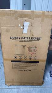 lot 220 image: Safety Gates Expert Baby Safety Gate - Retail $0