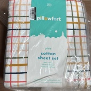 lot 312 image: Pillowfort Cotton Plaid Sheet Set - Retail $35