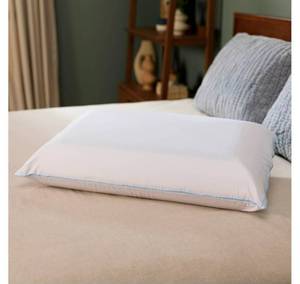 lot 595 image: Tempur-Pedic TEMPUR-Cloud Dual Cooling Pillow, King (Pack of 1), White - Retail $189
