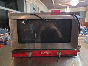 lot 4219 image: Avantco Commercial Convection Oven w Timer &amp Temp Control - Model 177CO16 120