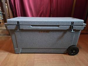 lot 8761 image: Large Carter Gator Cooler with Wheels and Carrier Handles