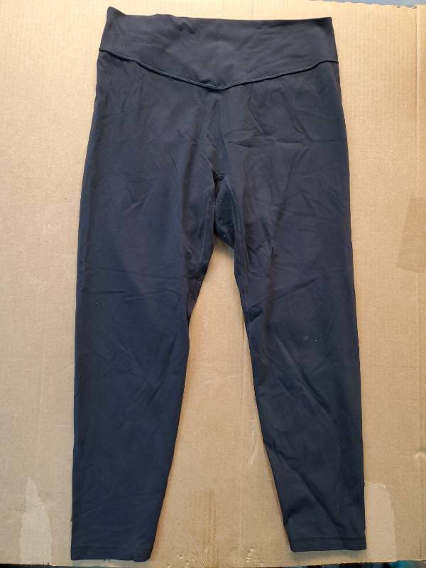 lot 46626 image: Black High-Waist Cropped Leggings 2XL - Retail $15