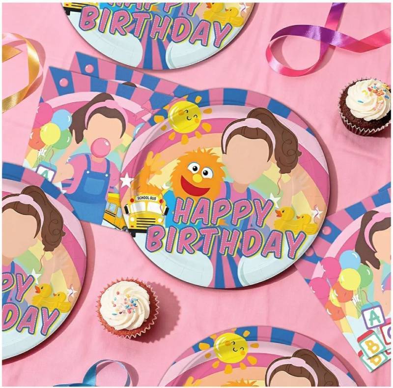 lot 37992 image: 40Pcs Rachell Party Supplies 20 plates, 20 napkins for the Rachell Birthday Party Decoration - Retail $12