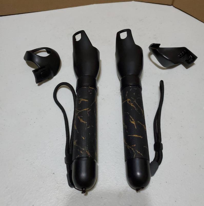lot 56394 image: VR handle attachments Black and gold  - Retail $25