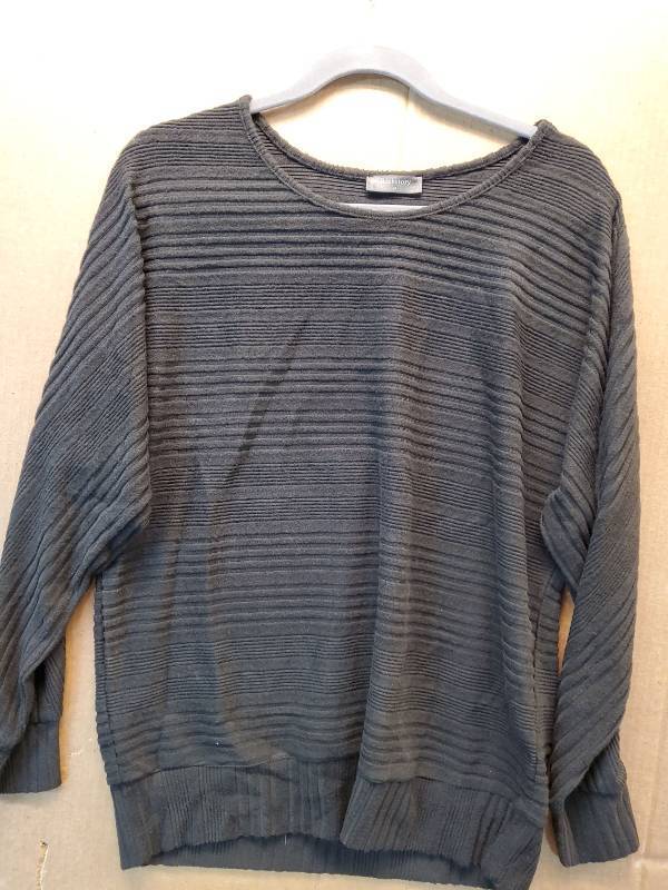 lot 17187 image: Mens Gray Ribbed Knit Crewneck Sweater M - Retail $20