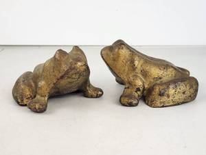 lot 48 image: Pair of Antique Cast Iron Frogs&nbsp
