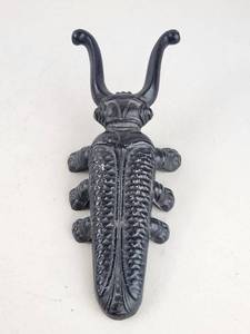 lot 54 image: Vintage Cast Iron Beetle Boot Jack