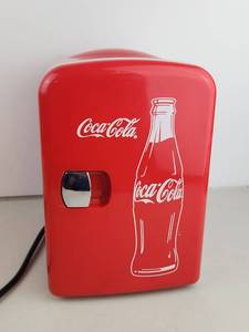 lot 69 image: Retro Coca-Cola Personal Mini Refrigerator Cooler Warmer 4L Works