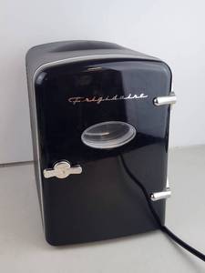 lot 70 image: Frigidaire Retro EFM5129-B Portable Mini Refrigerator 120V AC 12V DC Works