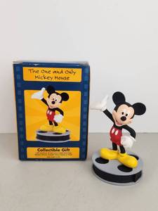 lot 106 image: Disney The One and Only Mickey Mouse Collectible Gift Figure by Applause
