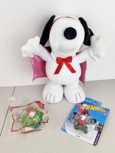 lot 112 image: Peanuts Snoopy Plush Toy with Hot Wheels Car and Rock Paper Scissors Game