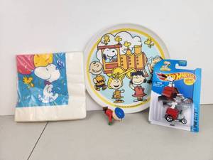 lot 116 image: Peanuts Snoopy Lot Napkins Plate Hot Wheels Car Toy Figure