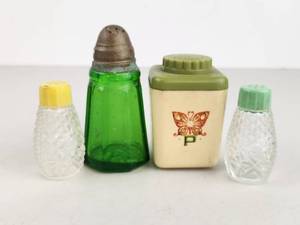 lot 122 image: Vintage Salt and Pepper Shaker Set 4 Piece Butterfly Green Cream