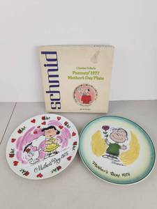 lot 123 image: Peanuts Collectors Plate Bundle