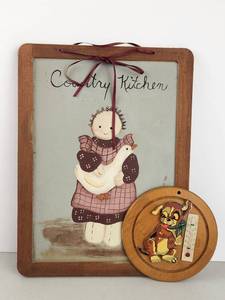 lot 132 image: Country Kitchen Wall Art Set with Thermometer and Wooden Decor Lot
