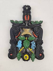 lot 156 image: Vintage Painted Cast Iron Trivet
