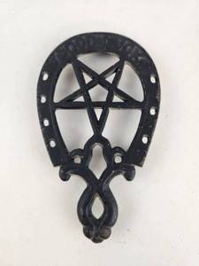 lot 160 image: Vintage Cast Iron Horseshoe Wall Ornament with Pentagram Star Design
