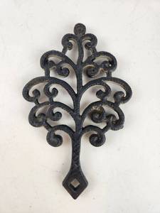 lot 161 image: Vintage Cast Iron Trivet Scrolled Leaf Design