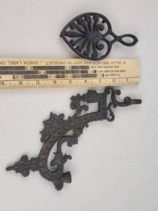 lot 165 image: Cast Iron Decorative Hardware Lot Ornamental Brackets Appliques