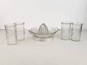 lot 174 image: Glass Citrus Juicer and Drinking Glasses Lot&nbsp