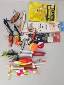 lot 187 image: Vintage Fishing Lot Lures Hooks and More