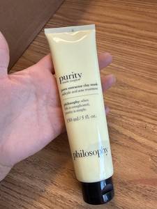 lot 528 image: Philosophy Pore Extractor Exfoliating Clay Mask 5 fl oz