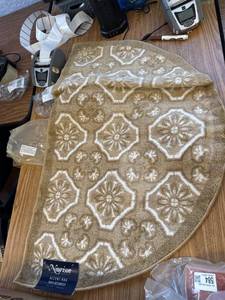 lot 587 image: Nourison Diamon Damask 24x 38 Washable Accent Rug TAUPE