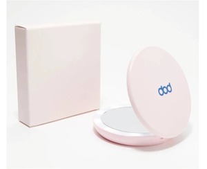 lot 591 image: Pop Sonic Compact Mirror w1x5x Mag & Gift Box Pink