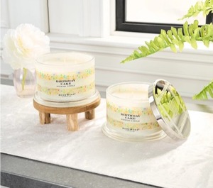 lot 592 image: HomeWorx by Slatkin & Co. Vanilla Birthday Cake 18oz Candle