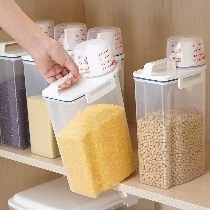 lot 46642 image: NEW 2 PACK Food Storage Conatiners With Measurement Cups 2.5 Liter Capacity