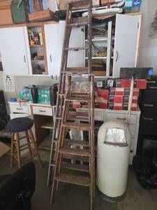 lot 6536 image: Wooden 5ft and 8ft Ladders