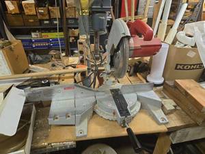 lot 6578 image: Milwaukee Saw with Adjustable Fence and Compound Cutting