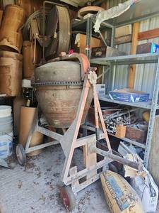 lot 6548 image: Concrete Mixer