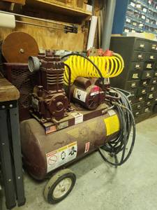 lot 6566 image: Quincy Compressor Air Compressor w Hose Reel
