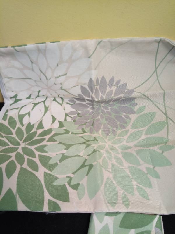 lot 1018 image: (2) Floral Print Fabric Pillow Covers 17.5 x 15.5 - White, Green and Gray Dahlia Pattern Retail $18.42