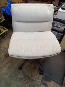 lot 1035 image: White Upholstered Office Chair with Black Base and Casters - Retail $120